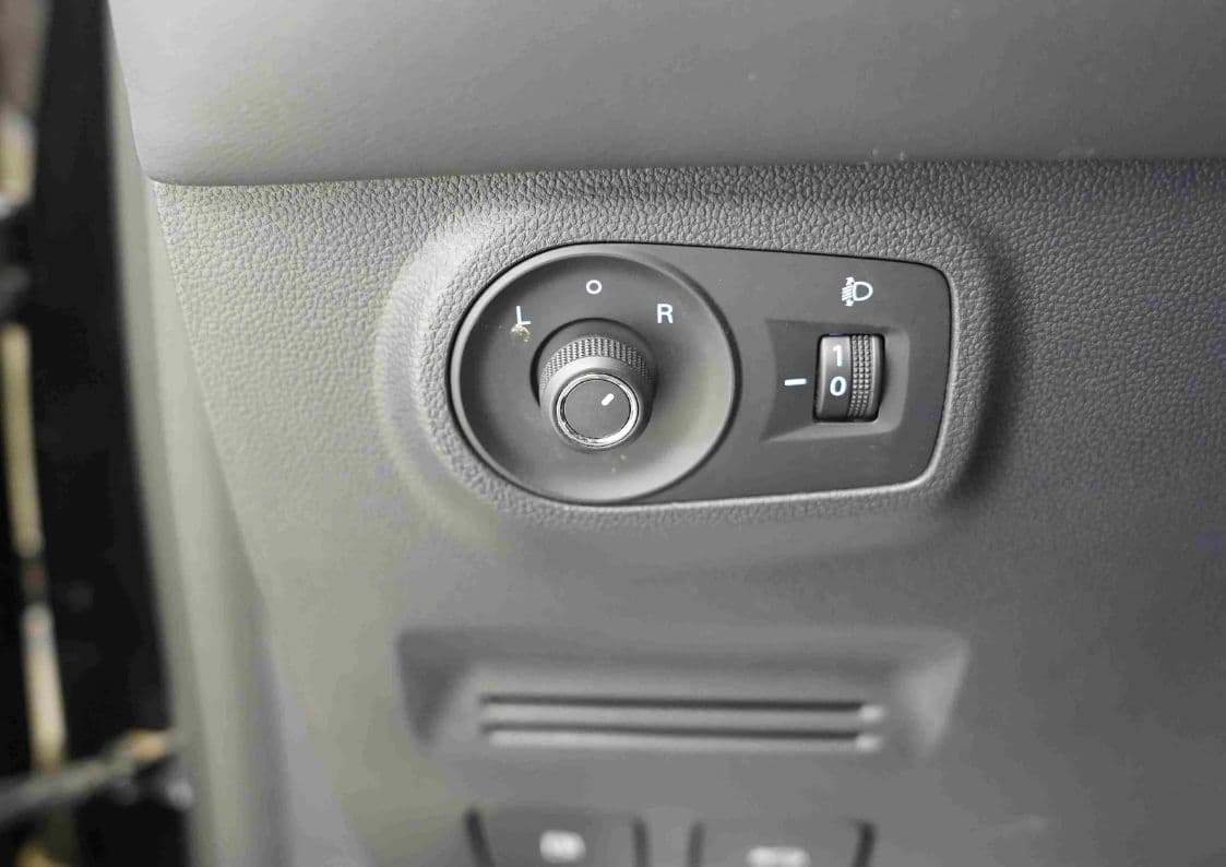 2025 MG ZS - view 13